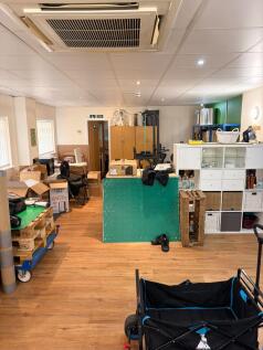 Office to rent Image 12