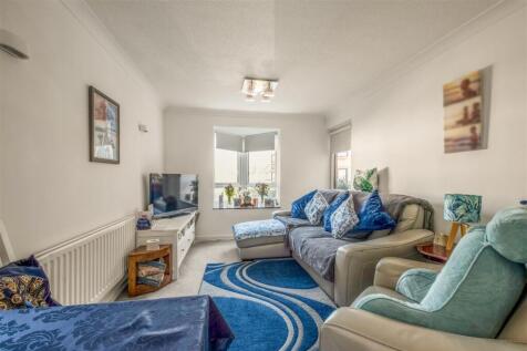 17 Saxon Court-4.jpg