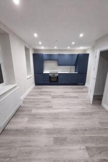 1-bed flat on Merlin House, Falconry Court, Bakers Lane, Epping, Essex, £1,500/mo