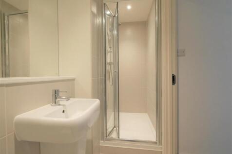 Studio flat on Flat 4 Hill House, Bournemouth BH1, £875/mo