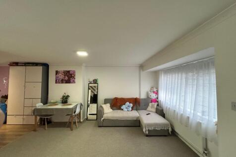 Statham Place, Oldbrook, MK6 photo 3