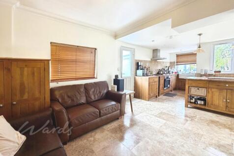 Dene Drive Longfield DA3 photo 5