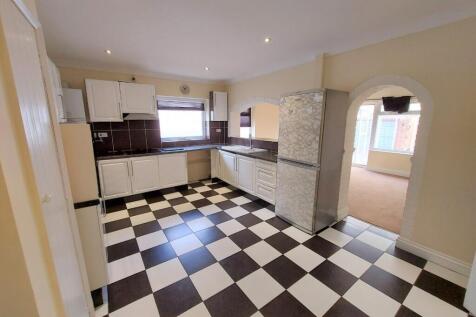 Rochester Road, Gravesend, Kent, DA12 photo 4