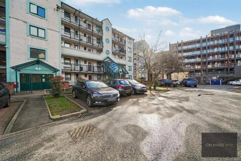 Flat 17, Landin House E14 7AN-2.jpg