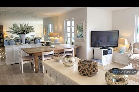 Stunning Open-Plan Living / Dining Room