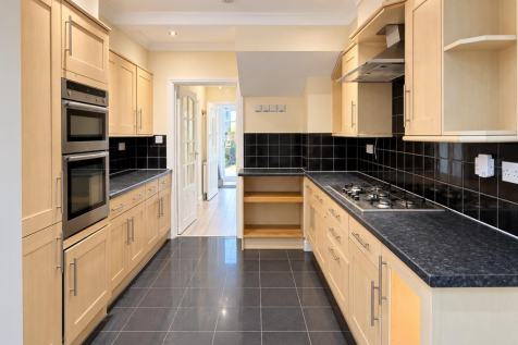 Teignmouth Close, Edgware photo 3