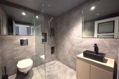 Studio Shower Room