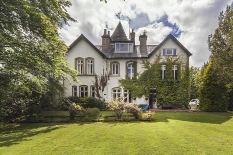 Lettings Windlesham Holm Place 3 - Exterior Edit.j