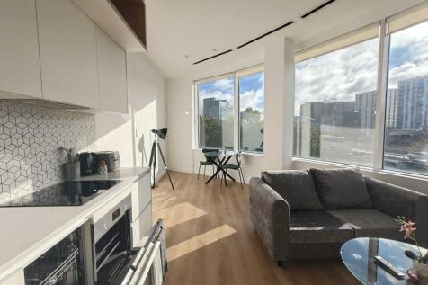 1-bed flat on Flat 146, Parkview, Great West Road, Brentford, TW8 9GT, UK, £1,665/mo