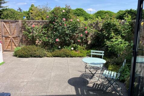 Courtyard with ma...