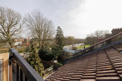 Oak Hill Gardens, IG8