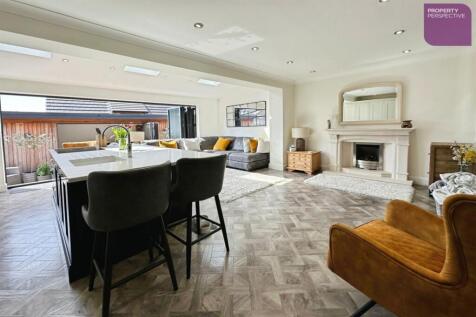 Kitchen/Dining Area