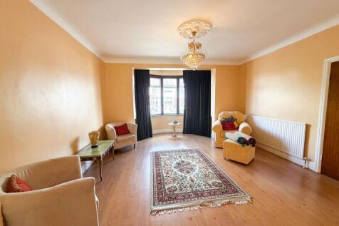 Langley Crescent E11