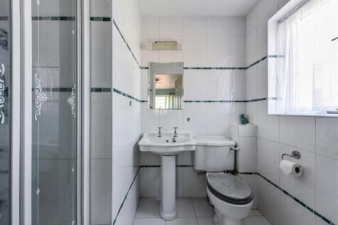Shower Room En-Suite.jpg