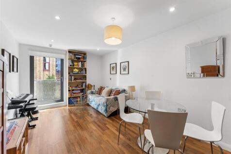 Flat 4, 2 Stanley Road, London, SW19 8RL-4.jpg