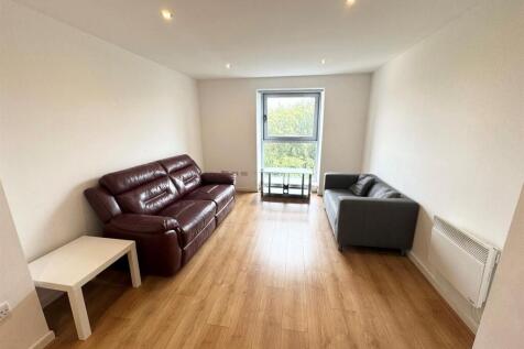 31 Heysmoor Heights - Living room.jpg