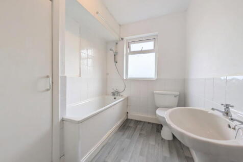 To Let - Warren Court, Westcliffe Road, Birkdale, PR8 - Two Bed Top Floor Apt photo 3