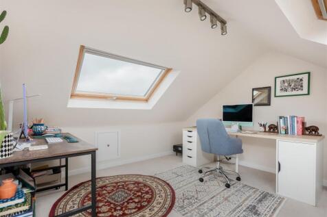 8 Hill Close 2019-12.jpg