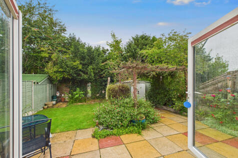 CAM02909G0-PR0484-STILL013