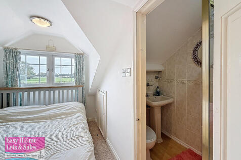 Master Bedroom/En...