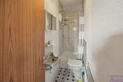 Shower Room (1st)