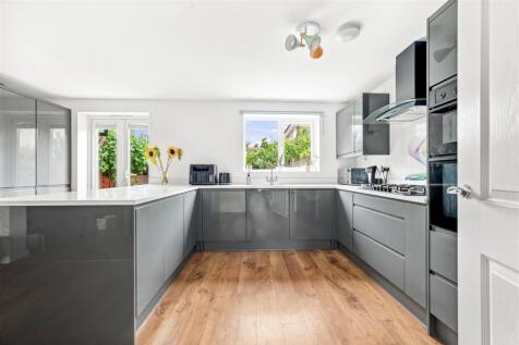 Kitchen 1.jpg