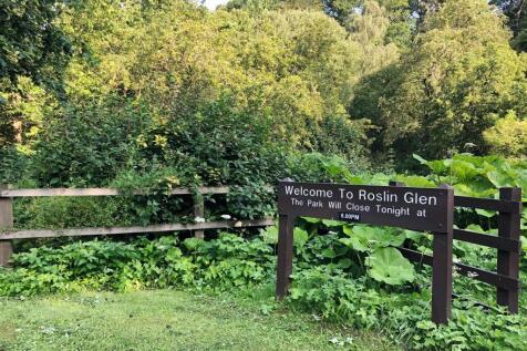 Local areas of interest in Roslin, including historical locations and golf courses