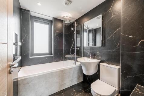 Shelldale black bathroom-1.jpg