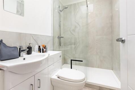 1a, Bumbles Green (34).jpg