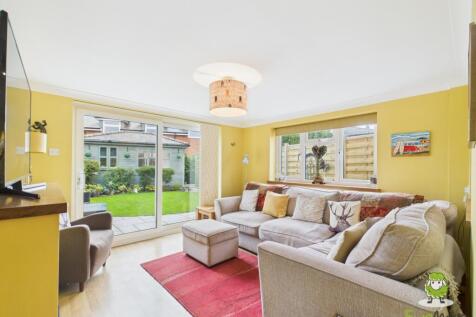 EweMove Estate Agents Basingstoke - Dursley Cottag