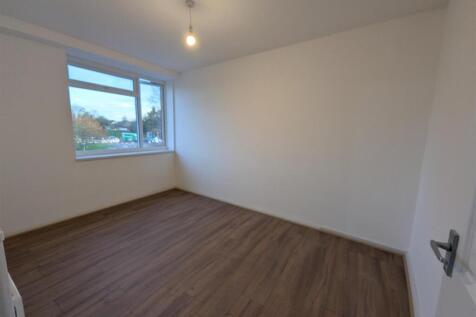 Pettits Lane North Two Bed Flat photo 5