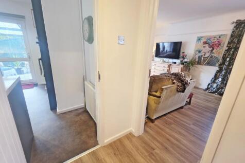 Adj' Lounge &amp;Kitchen