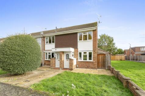 52 Upper Abbotts Hill, HP19 7ST-11.jpg