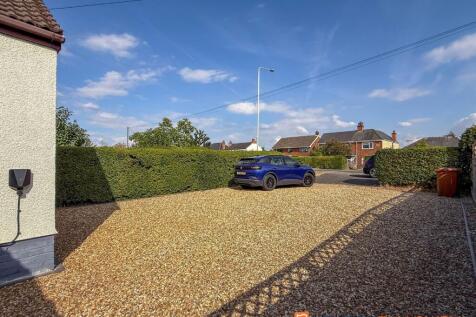 Large Gravelled Driveway