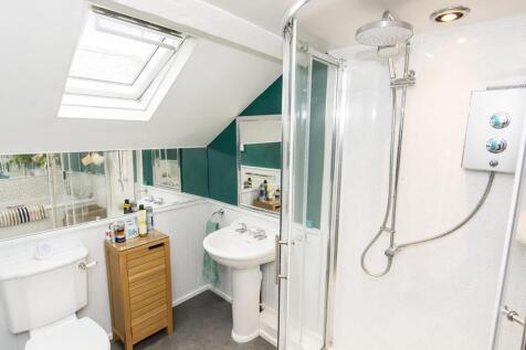 Master En-Suite Bathroom