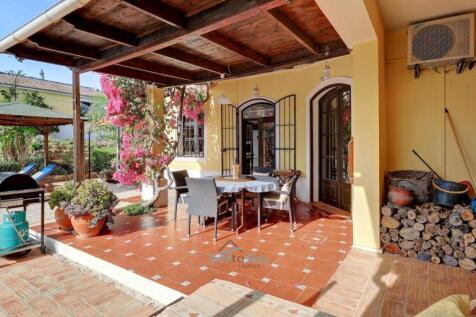 fantastic outdoor entertainment area