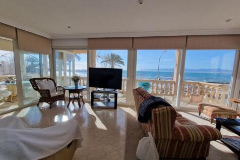 Light flooded living area