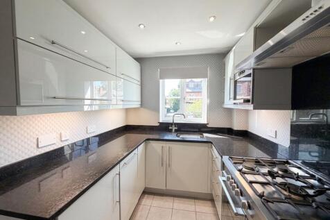 Tudor Court, Bramhall, SK7 photo 3