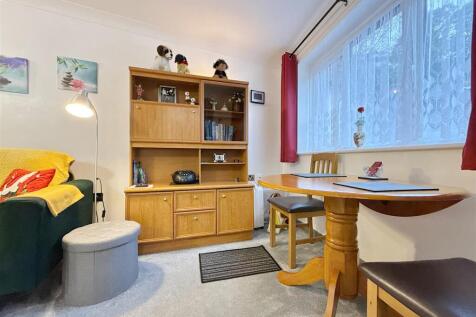 Dining Area From Kitchen.JPG