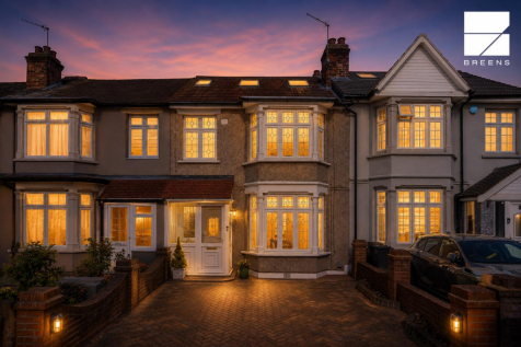 London, E4 - property photo