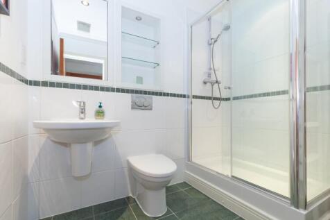 245352