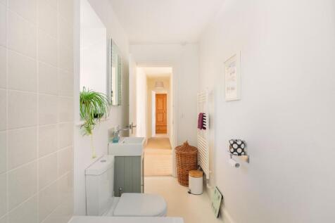 H4P0RCSN - Bathroom A.jpg