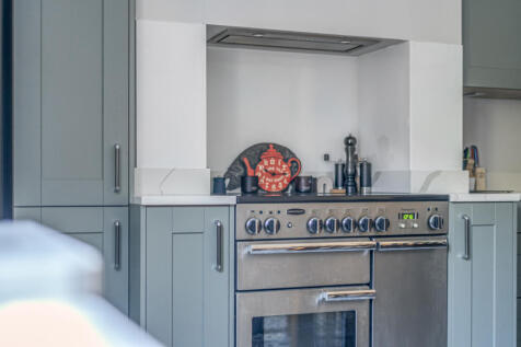 1349199-12-68bff8...