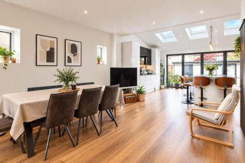 Open Plan Kitchen/Dining/Family Room