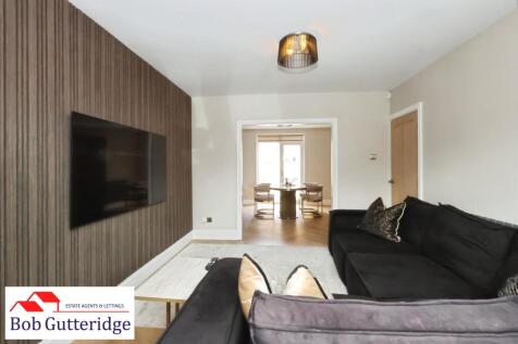 BAY FRONTED LOUNGE