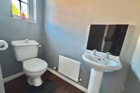 Upton Drive, Nuneaton, CV11 photo 5