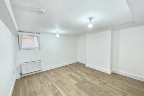 Flat A, Station Road, Crayford, Dartford, Bexley photo 3