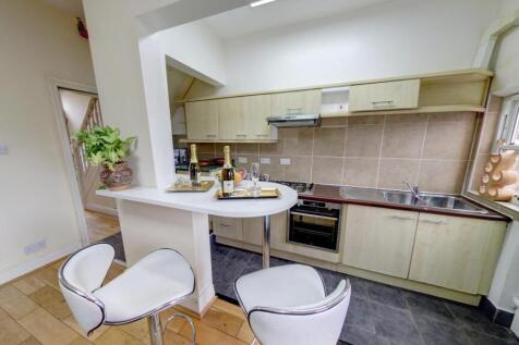 5 Double Bed - 3 Bath - Student House photo 4