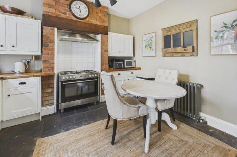 CAM04273G0-PR0157...