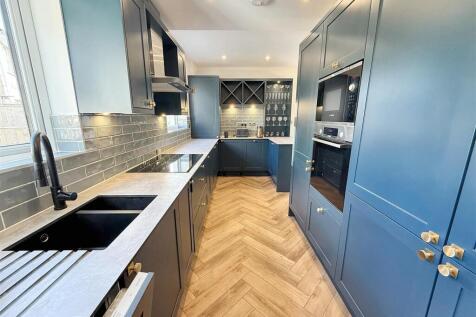 Open Plan Lounge / Kitchen